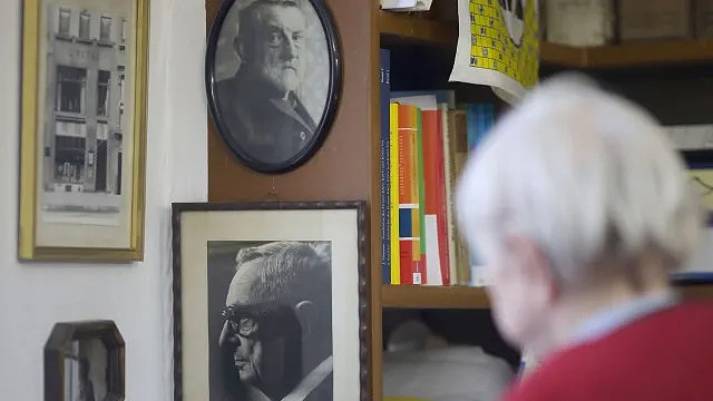 德国最古老书店关门 白发奶奶孤守77年 我一生从未得到过爱情 却拥有了全世界1月4日 人们在家里发现了海尔嘉 薇赫 Helga Weyhe 的遗体 寿终正寝 享年98岁 德国最后一位守书人 走了