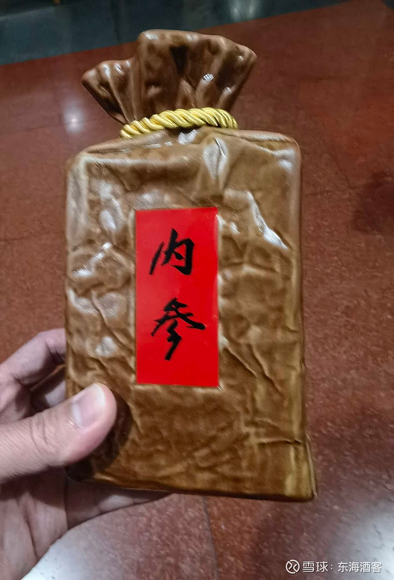 不得不说,内参酒的酒瓶确实独树一帜,在整个市场上算是第一流的.