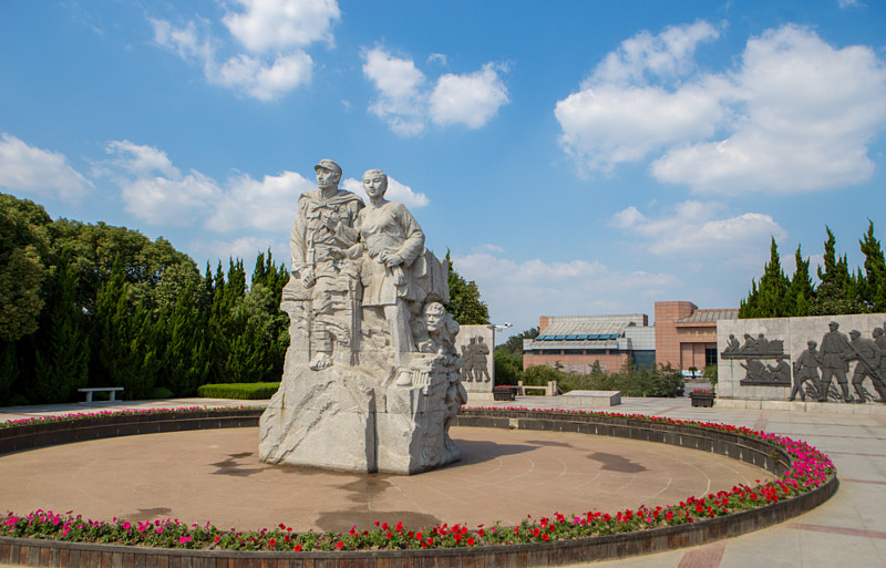 例如:常熟市沙家浜景区,沙家浜景区由沙家浜革命历史纪念馆为基础逐步