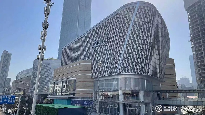 恒隆入局武汉最值钱商圈,商业“新旧势力”迎来正面交锋! 项乾君按:八年磨一剑,3月25日,武汉恒隆广场终于开业。虽然昨天不是周末,开业当天仍然 ...