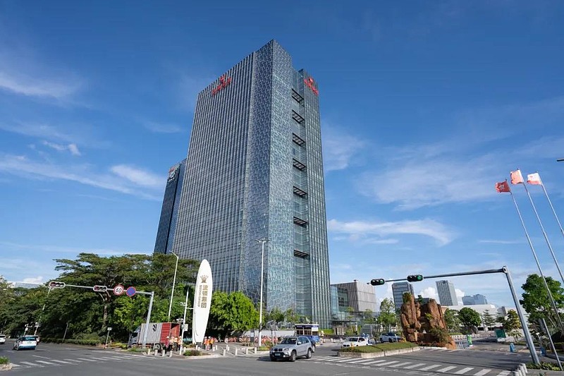 辉煌的30年波顿搞了一堆有形的资产