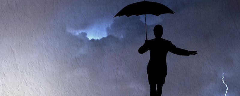 投资高估值公司需谨慎谈到高估值 一方面说明公司得到了市场的认可 发展前景被投资者所看好 而另一方面 高估值也意味着高风险 一旦发展不及市场预