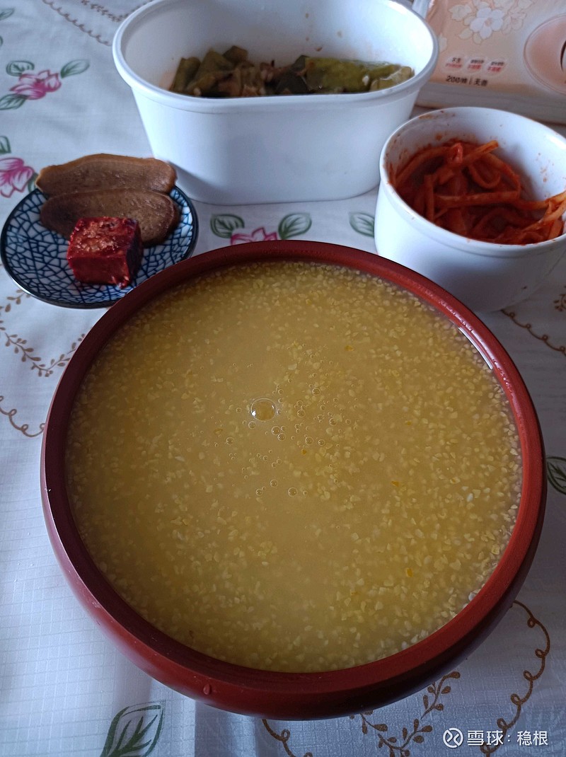 我的早餐:一碗玉米粥,陈醋生姜,一块腐乳,茄子,咸菜.顺便听听音乐.