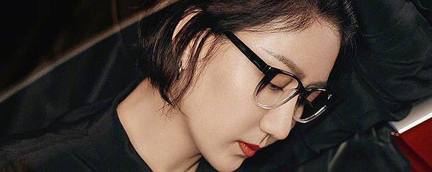 易立竞抛弃记者成为网红