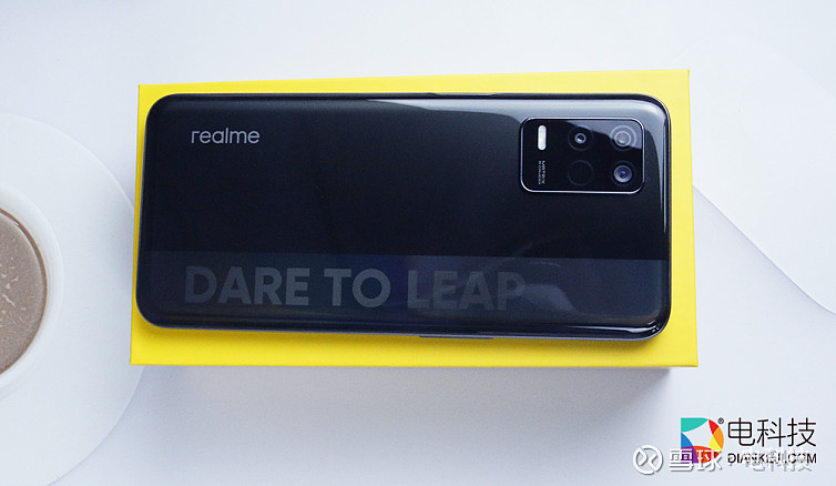 趁着q2系列的余热,realme又全方位升级推出了真我q3系列手机.