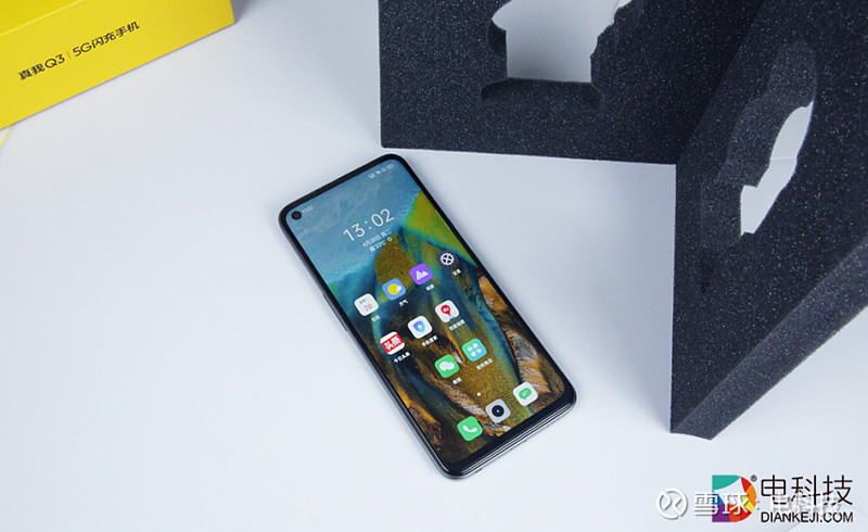 趁着q2系列的余热,realme又全方位升级推出了真我q3系列手机.