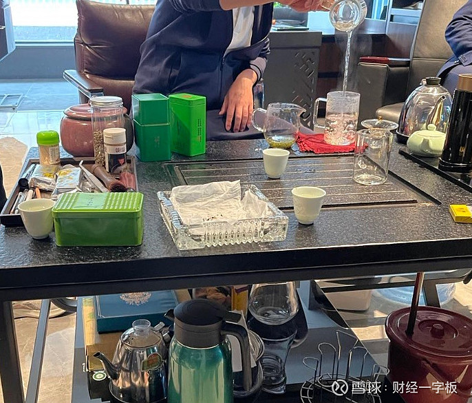 跟大家聊一件让我目瞪口呆的事情今天东哥在一个朋友公司喝茶认识了一