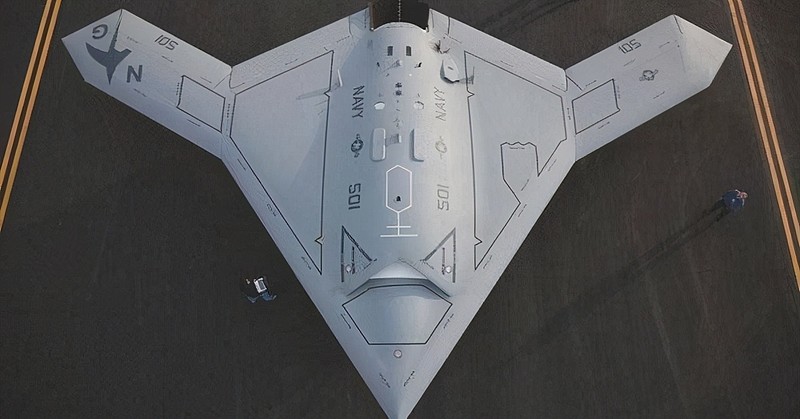 从公众号发表的图片来看,飞龙2隐身无人轰炸机应该是一种无人飞翼飞机