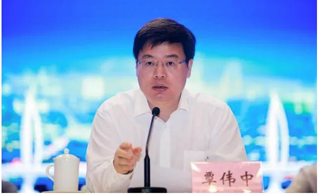 到任九江解决职工住房问题覃伟中的履历可谓辉煌,属于典型的"天之骄子