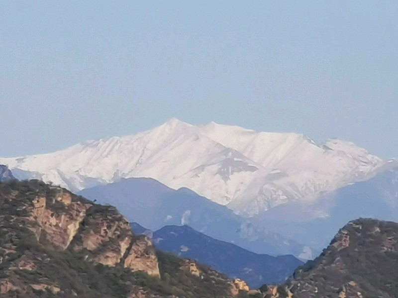 门头沟看到的这个雪山是小五台山