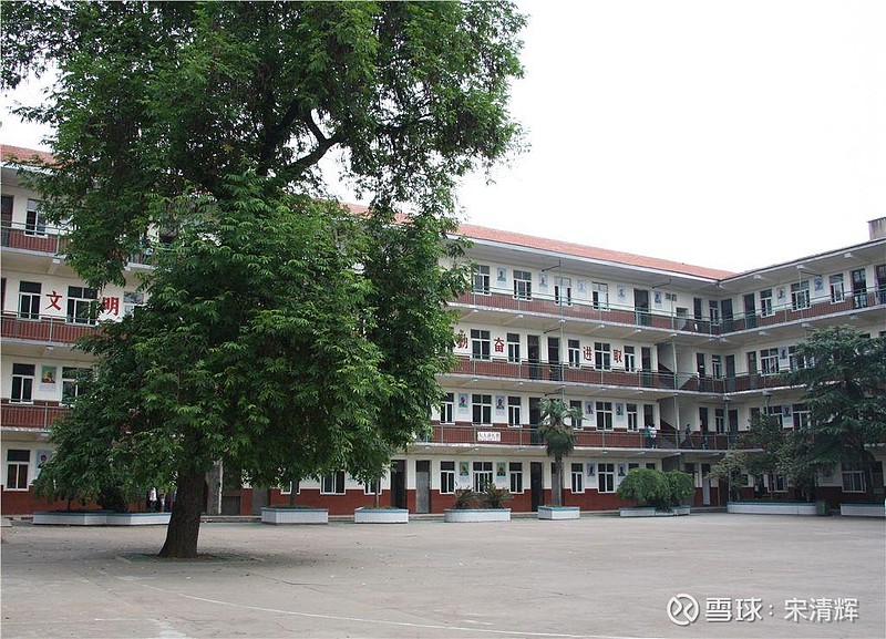 据平安安陆通报:2021年5月13日8时19分许,我局110接市德安中学校方