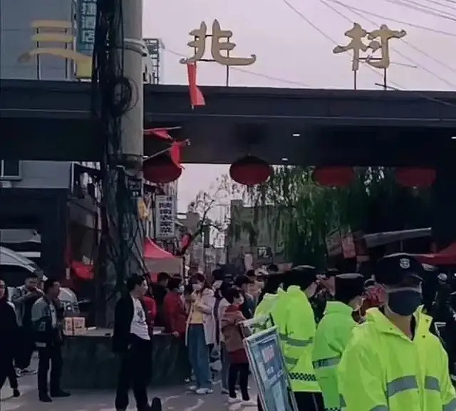 撰文 | 文一刀刚进入5月,西安三兆村一夜之间就被整村拆迁的声浪淹没