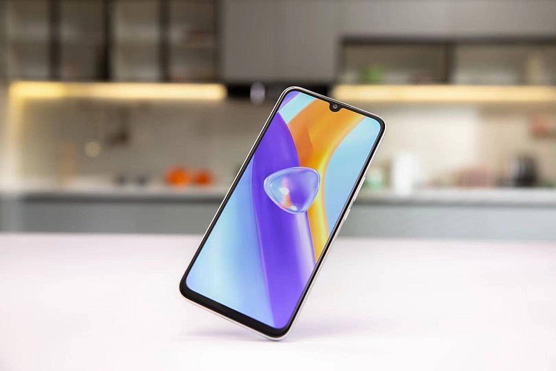 53英寸oled屏幕,分辨率为2400*1080.