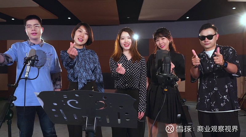 (图片说明:部分媒体老师演唱《三翼鸟》)有了对三翼鸟智慧全场景方案