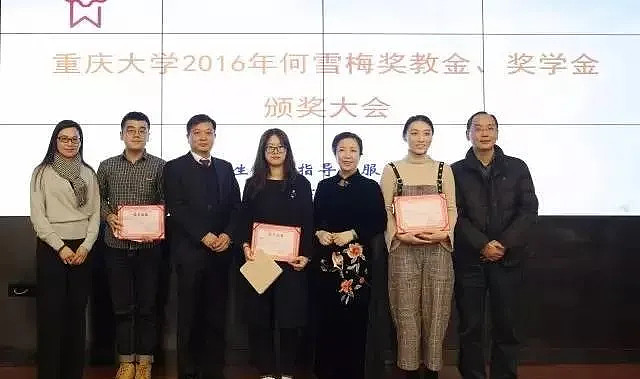 巧塔"人设"2015年3月开始,何雪梅注册了个人微信公众号:"一何一世界".