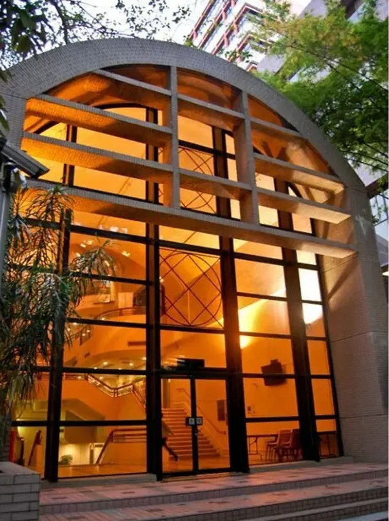 对于这个问题他先是不置可否的一笑,之后才说:要看庄月明楼的风水