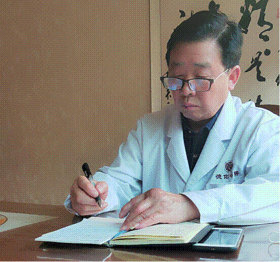 德佑中医黄靖教授医术精湛著述等身只为医学贡献自己力量