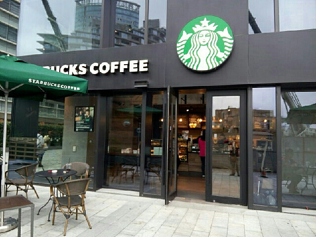 【 星巴克 宣布到2025年欧洲中东和非洲区门店全部停用一次性纸杯】