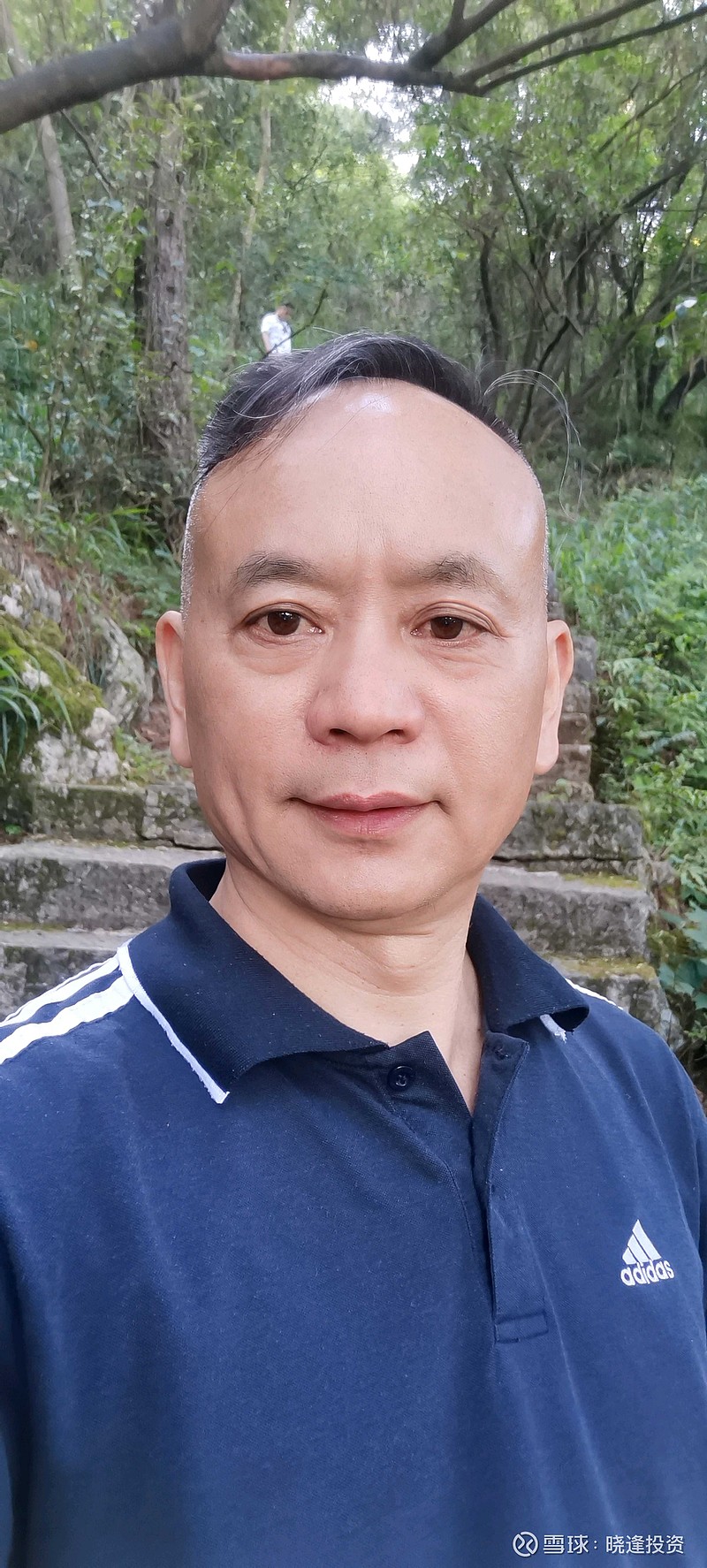 晓逢晨练关刀岩遥望万点关