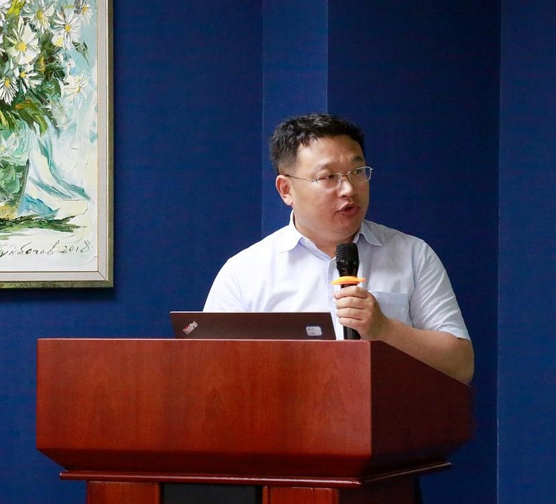 来自北京德和衡律师事务所高级合伙人杜和浩律师和王海军律师分别做了