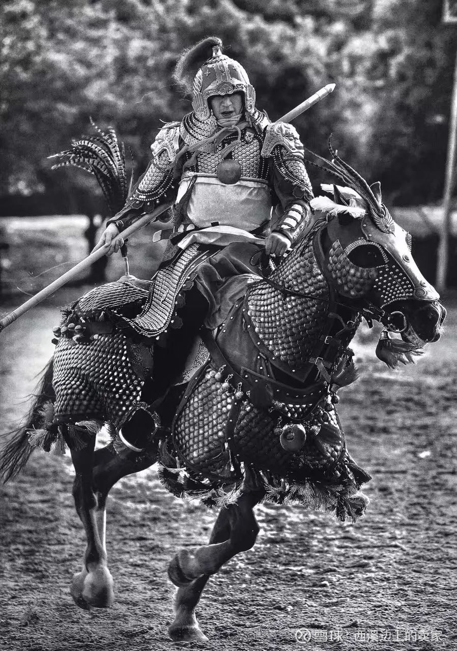 上海男人手工复刻古装盔甲 最贵15万元一套 征服美国澳洲买家穿上甲胄 战魂附体 文 吴鹤鸣编辑 范婷婷 锵锵锵 咻 轰 打不到我打不到我 男孩子小时候大多做过这