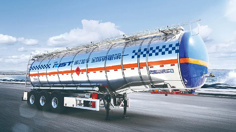 6月市场再掀热潮中集瑞江高端液罐车全国批量交付不断