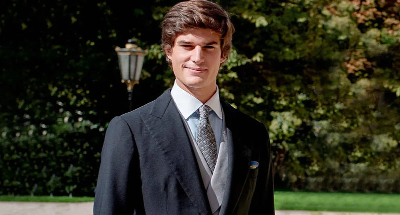 新郎是西班牙的奥索诺伯爵(count of osorno),全名叫卡洛斯·菲茨