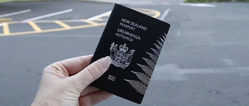 居民签证":indefinitereturning resident visa(简称缩写为"irrv")