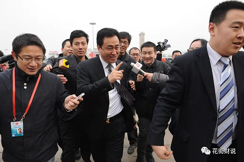 一份公告曝出惊天大雷 恒大8700亿债务还在路上作者 花姐流程编辑 花街君 Hjcj21 6月29日 三 棵树在定增的反馈材料中 似乎曝出了地产圈的一颗大雷