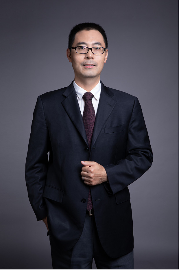 陈建华先生,经济学硕士