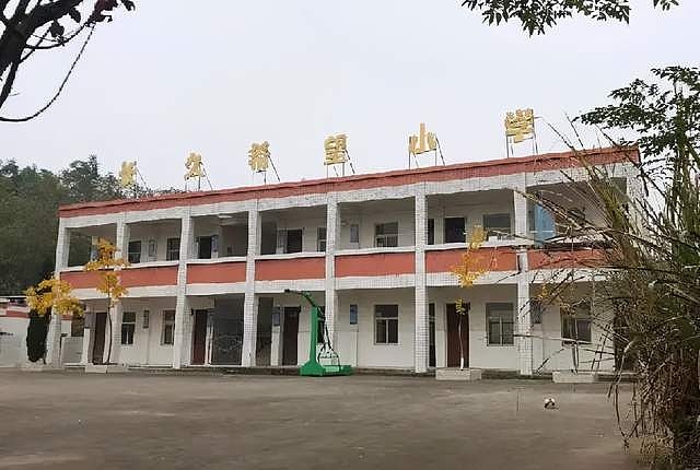 古天乐学校被曝光废弃后,人们才意识到,周围希望小学的身影越来越少了