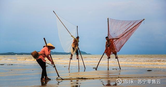 (京族捕鱼)唐丹凤在闲暇之余,也会跟随京族出海捕鱼,只需支付400元的