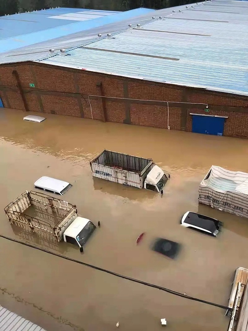 暴雨下的郑州酒商受灾不超过10有人3万箱货物被泡损失千万