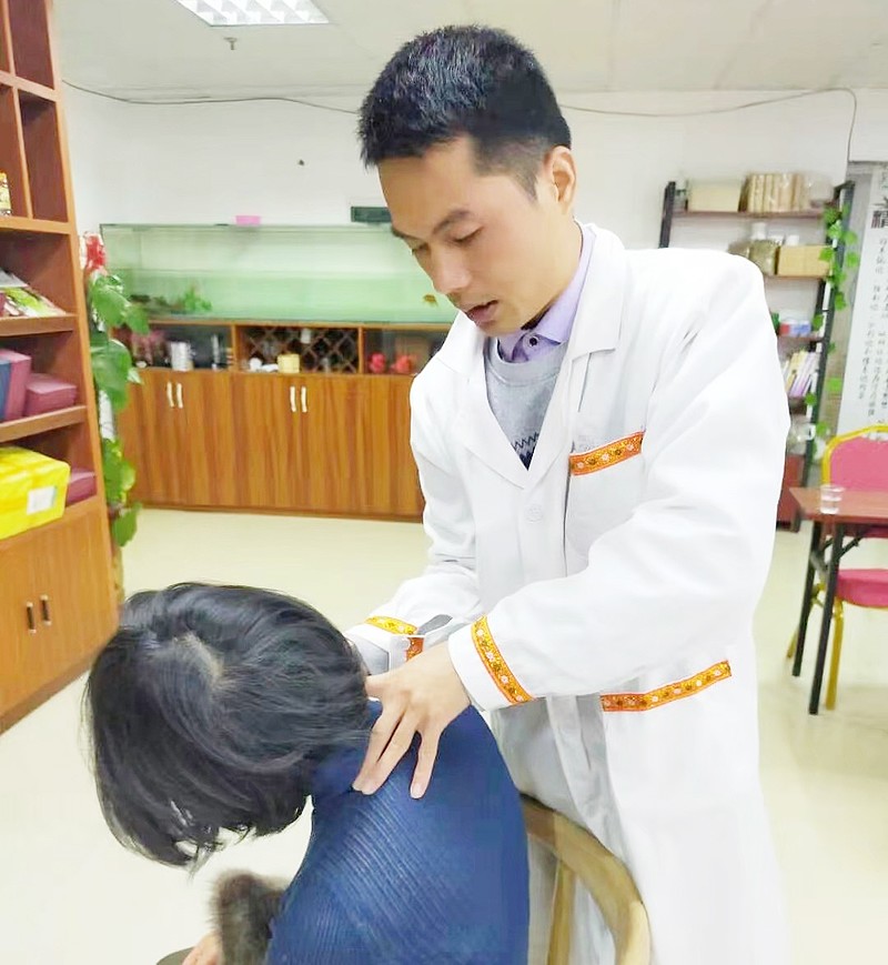 仁心铸新法,徒手愈顽疾——记中医正骨整脊专家袁英力