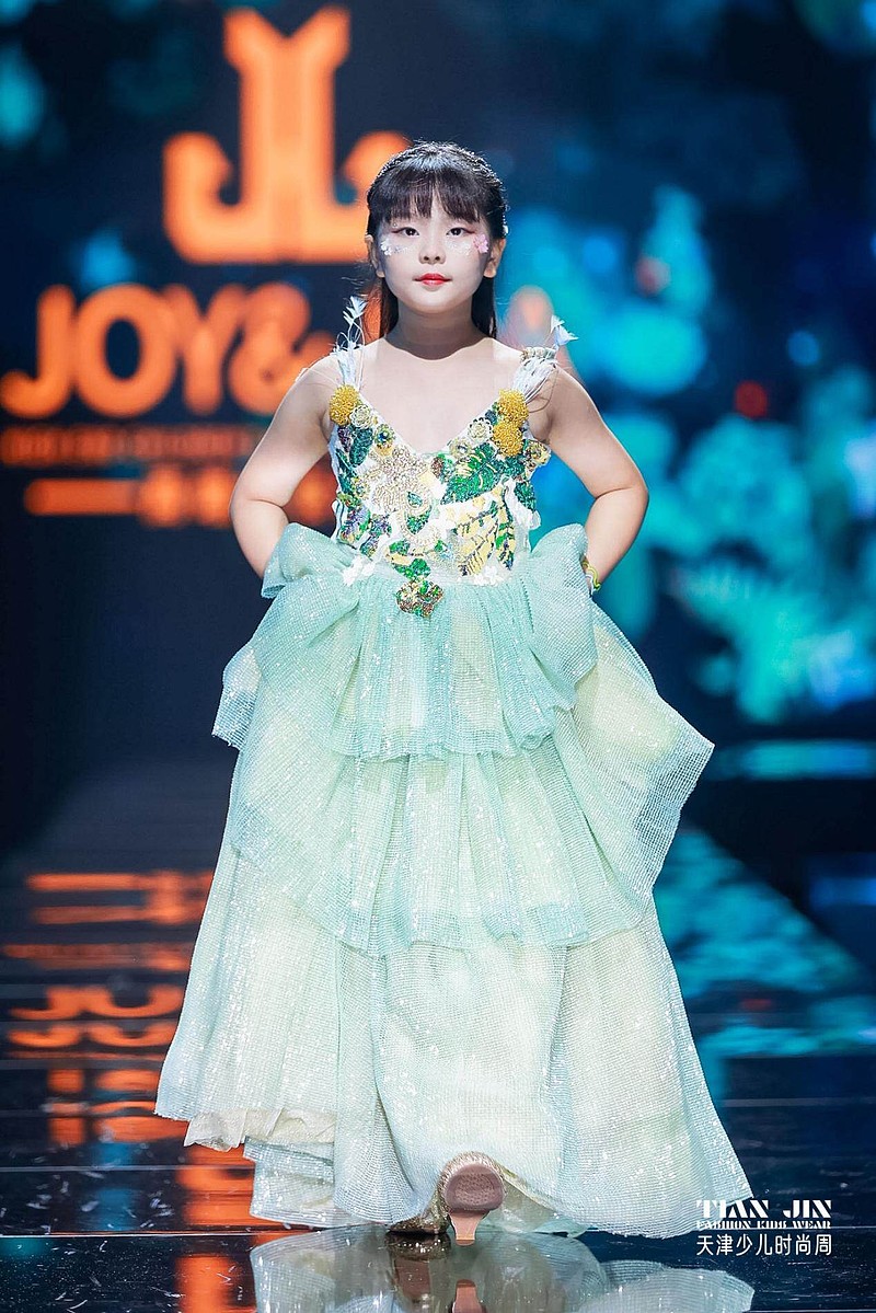 2021天津少儿时尚周童星盛典全国人气总冠军孙僮侦
