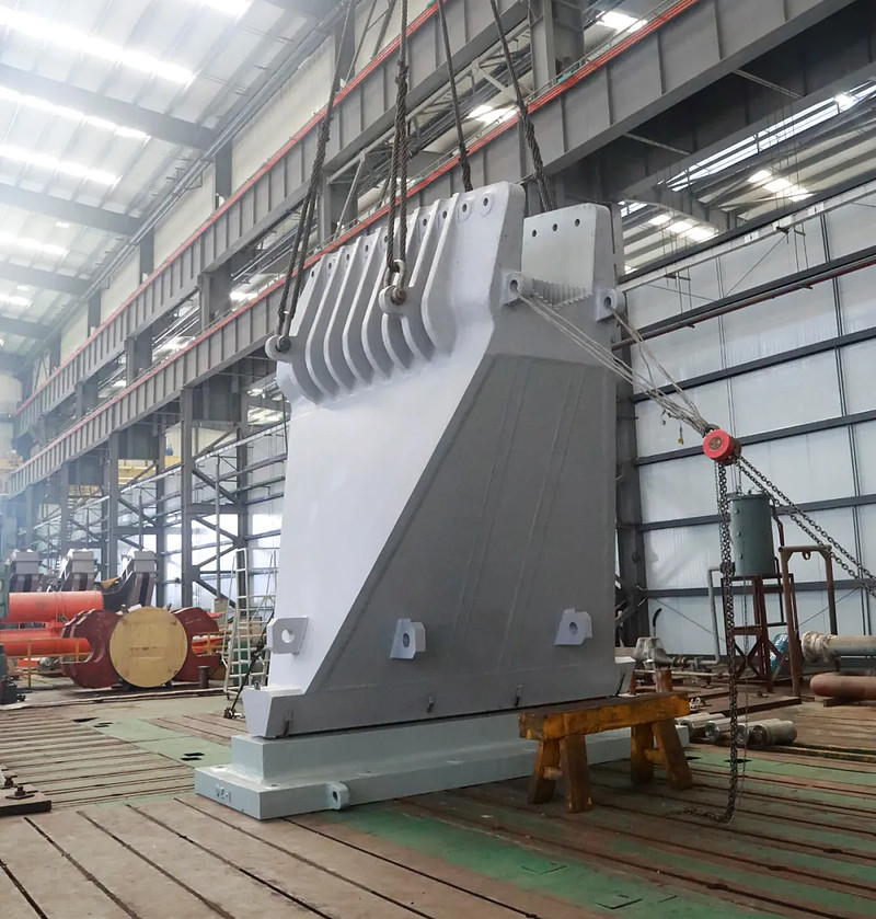 云南省水仁至大姚高速公路江底河特大桥为双塔单跨钢箱梁悬索桥,大桥