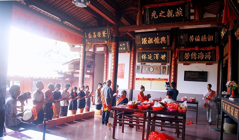 新局——永春县剧头铺施氏家族举行中元节祭祖典礼暨奖励优秀学子活动