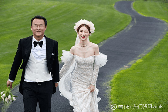 徐云龙老婆大蘑菇(王骞钤)的抖音账号里发布了龙队与太太王骞钤的最新