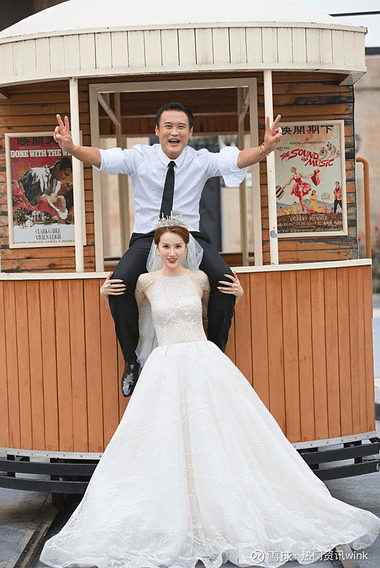 徐云龙老婆大蘑菇(王骞钤)的抖音账号里发布了龙队与太太王骞钤的最新