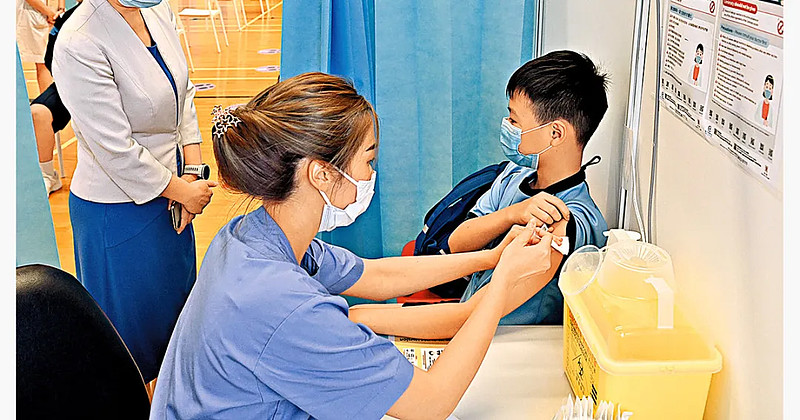 已确认心肌炎及心包炎属副作用之一,常于男性青少年打针后发生