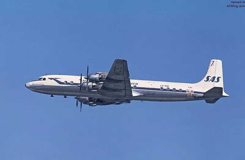 dc-7c"七大洋"的销售业绩要好于l-1649a"星际客机"在这场活塞式发动机