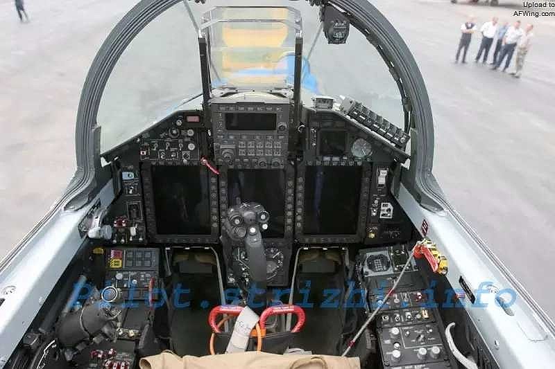 米格-35的座舱也与米格-29k一致米格-35的性能参数发动机:两克里莫夫