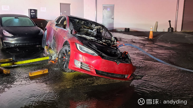 特斯拉tsla一辆特斯拉models在佐治亚州玛丽埃塔的特斯拉服务中心着火