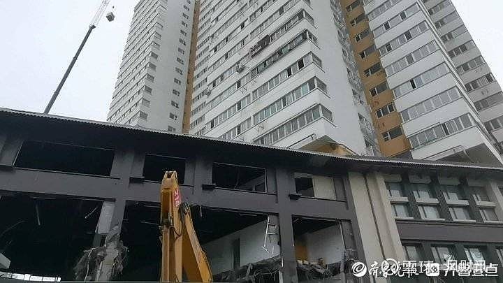 济南东湖大厦开拆!现场施工人员:内部已基本拆完