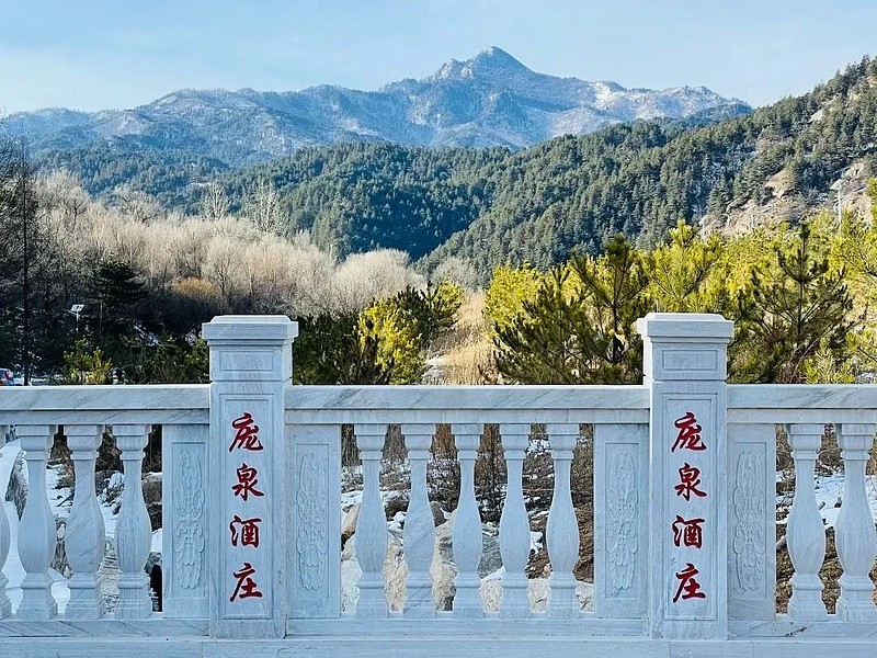 在庞泉沟,不仅有着茂林密布,溪水长流,绿水青山的优良自然环境,也有着