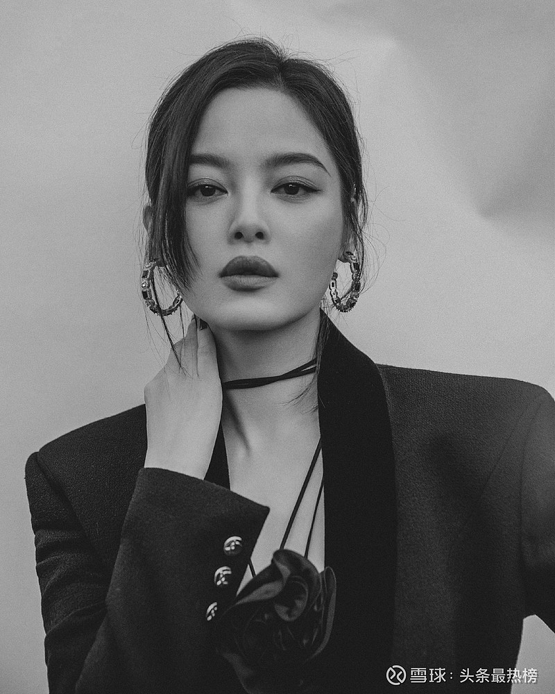 辛芷蕾出席时尚活动绝美风范长腿吸睛