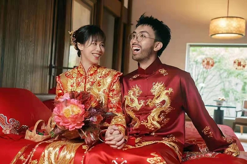 24岁的b站up主老坛胡说与35岁的b站coo李旎结婚前者