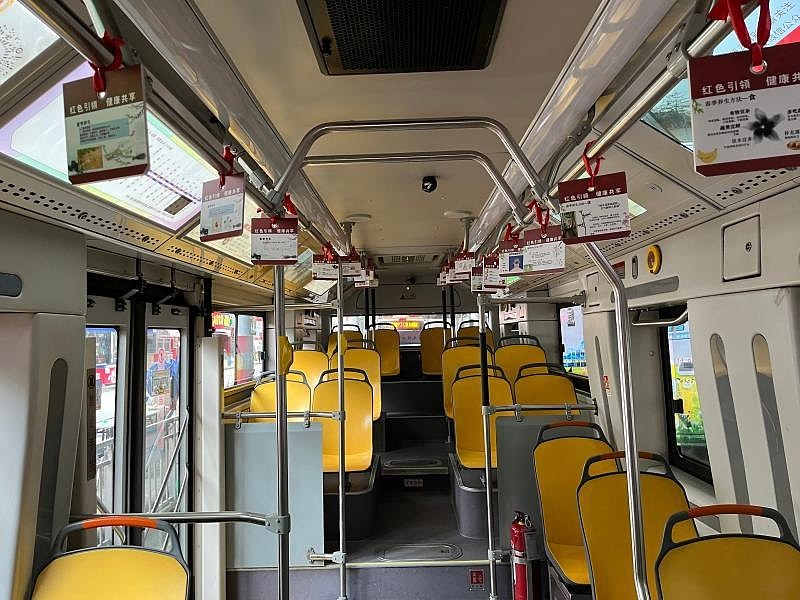 广州公交车内图片