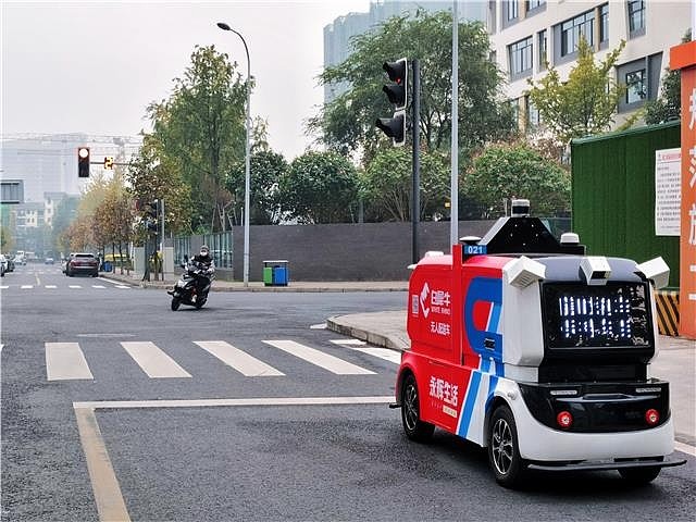 永辉白犀牛无人配送车载着你的商品开来了