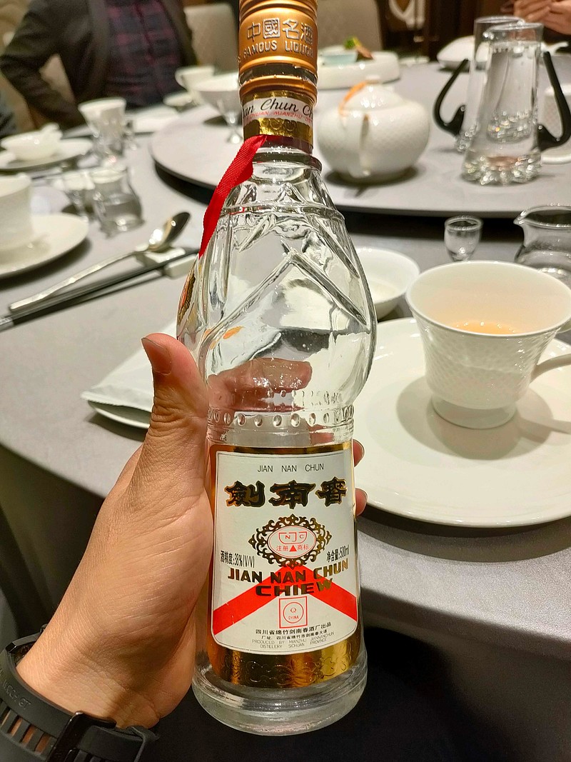 股票不行,把自己灌醉～～经典剑南春配韭菜正好